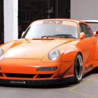Este Porsche 911 con motor Corvette puede ser tuyo