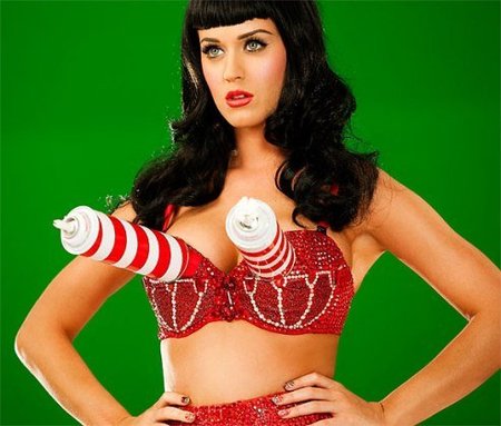 Katy Perry y su videoclip California Gurls ¿copia de Lady Gaga en una escena o es cosa mía?