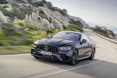 El Mercedes-AMG E 53 Coupe 2021 se sacude los años con nuevo diseño y tecnología a la carta