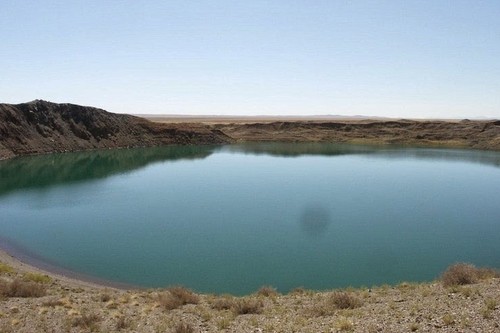 Existe un lago formado por una explosión nuclear, pero es mejor que no te bañes en él 