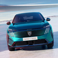 Desveladas las primeras imágenes del Peugeot E-3008, el próximo SUV eléctrico de la firma del león