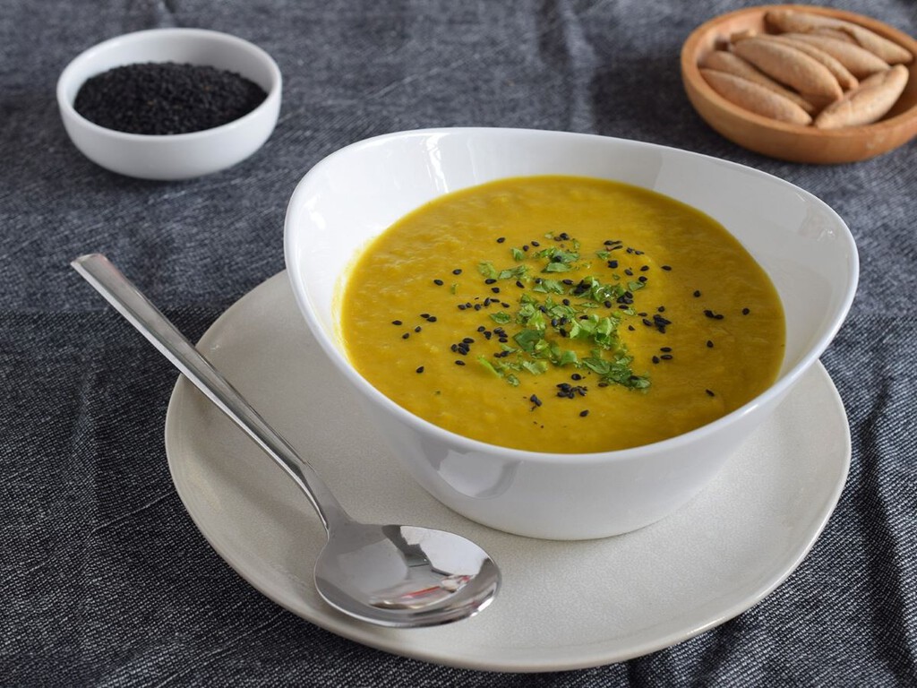La crema de verduras más ligera y reconfortante se prepara con dos de las hortalizas más infravaloradas de la cocina 