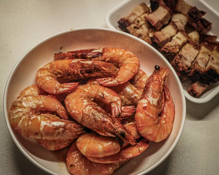 Bocados de langostino y bacon, la receta de los Arguiñano para comer marisco sin gastar mucho y con un plato de chef en Navidad