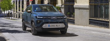 Probamos el nuevo Dacia Spring: el coche eléctrico más barato de España sube de potencia para poder salir al fin de la ciudad