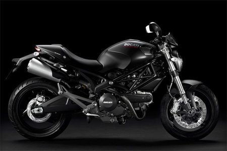 Ducati Monster 696 en negro mate
