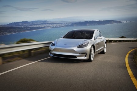 El Tesla Model 3 se ríe de su propia aceleración y alcanza el 0 a 100 km/h en 4,66 segundos
