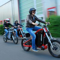 Sacarse el carnet de moto con una bici eléctrica. La última medida de Bélgica que se podría extender en Europa