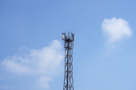 Francia ofrecerá a los operadores prorrogar sus licencias de espectro a cambio de 5.000 antenas más