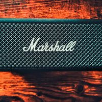 MediaMarkt liquida uno de los altavoces Bluetooth estrella de Marshall: sonido de primera y batería casi infinita con un diseño espectacular 