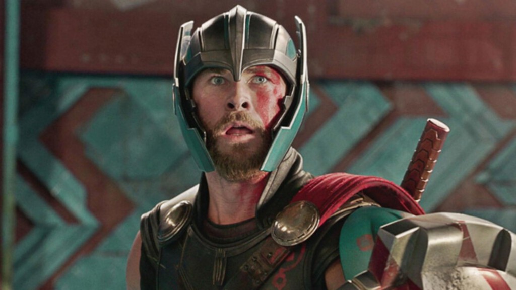 Pausa Thor: Ragnarok en el minuto 31 con 20 segundos y descubrirás el cameo de 4 grandes héroes que no han vuelto a aparecer en el MCU 