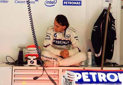 Luca Badoer lidera los tiempos en Barcelona