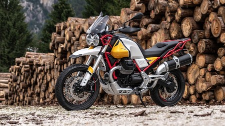 Así de espectacular luce la Moto Guzzi V85 TT en sus primeras imágenes: toda una trail clásica