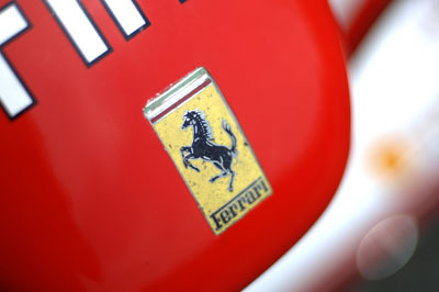 Y Ferrari calla
