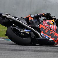 Ni Honda ni Ducati. La KTM es la moto con los escapes más largos de MotoGP, y va en dirección contraria a la tendencia general 