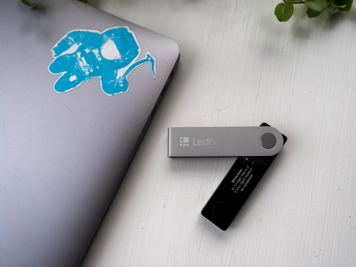 Tiene más de 200 millones de euros en un USB encriptado, una empresa de  seguridad se ofrece a desbloquearlo. Él se niega rotundamente