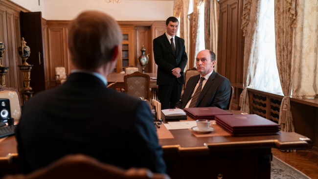 El Mago Del Kremlin 2025 Olivier Assayas