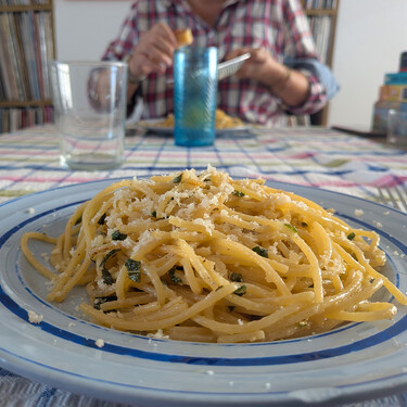 Receta de spaghetti al burro e salvia, los espaguetis que siempre recordarás con alegría