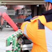 Javier, electricista: "A un cliente se le fue la luz cinco veces, le pedí una factura y descubrí que tenía distinta potencia contratada según el horario" 