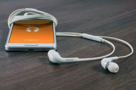 Controla el móvil con tu sonrisa o tus ojos gracias a estos auriculares