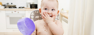 Los pediatras advierten: calentar plásticos en el microondas o lavarlos en el lavavajillas puede contaminar la comida de nuestros hijos