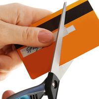 Más mexicanos están tomando una decisión financiera radical: cancelar sus tarjetas de crédito