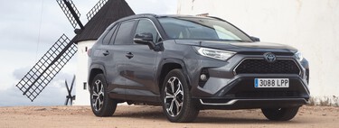 Probamos, enchufamos y juzgamos al mejor de los acabados del Toyota RAV4 Plug-in