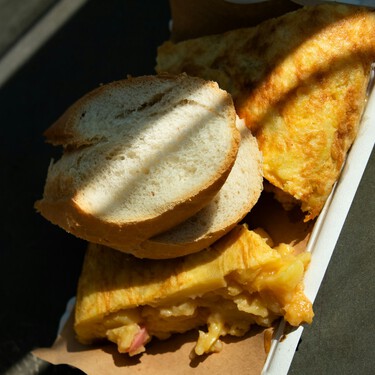 La sartén antiadherente de Lidl por menos de 10 euros con la que dar la vuelta a la tortilla de patatas será muy fácil
