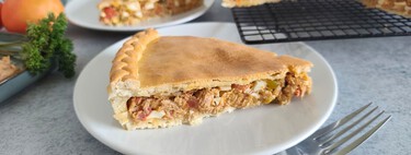 Tarta de atún, la empanada argentina con un relleno bien jugoso 