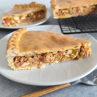 Tarta de atún, la empanada argentina con un relleno bien jugoso 