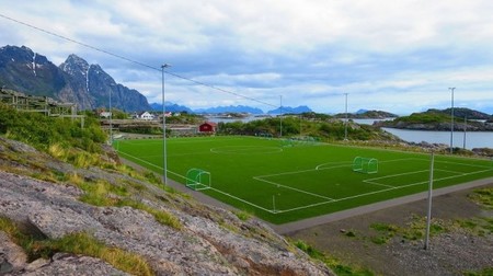 Henningsvr Stadion 22 590x331