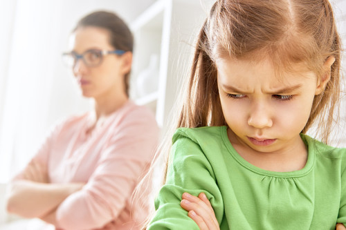 "Ella no le debe un abrazo a nadie, ni siquiera en Navidad", el mensaje de las Girls Scouts a los padres