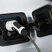 BMW prepara estaciones para cargar tu coche eléctrico al 100% en 15 minutos