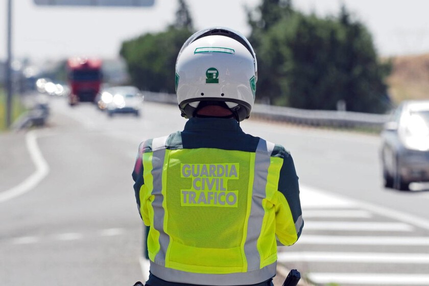 La DGT sale a la caza del móvil: arranca la nueva campaña de vigilancia en carretera