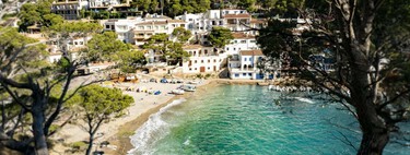 Una cala de ensueño escondida en la Costa Brava que lo tiene todo, naturaleza, casas blancas y aguas turquesas