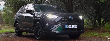Un comportamiento suave, fluido y poderoso del Toyota RAV4 Black Edition 