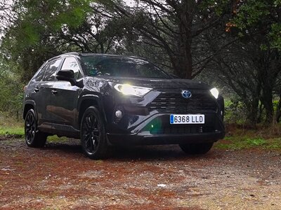 Un comportamiento suave, fluido y poderoso del Toyota RAV4 Black Edition 