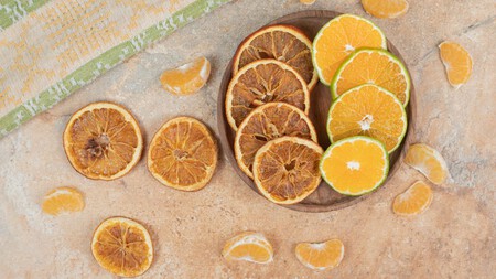Aprende a deshidratar cítricos fácil y rápido para decorar tus regalos de Navidad y darles un toque original