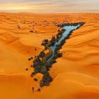 Los cristalinos lagos del mar de dunas de Ubari que matan de sed a quien los beba 