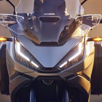 Honda ya tiene al caer su nueva trail cañera con motor CBR y casi 200 CV para plantarle cara a BMW y Ducati