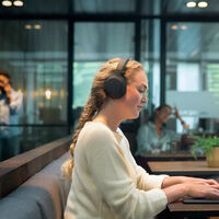 Estos auriculares con cancelación de ruido y control por voz son una pasada por solo 50 euros 