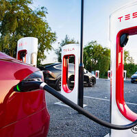 Un hacker ha descubierto un nuevo fallo de seguridad en Tesla, y para demostrarlo ha robado su propio coche con una herramienta al alcance de cualquiera 