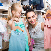 Ir con los niños a comprar su propia ropa: beneficios y consejos para una experiencia positiva
