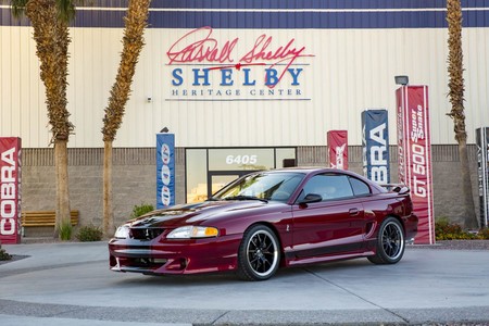 Si tienes un Mustang de antes del 2000 y el dinero suficiente Shelby lo transforma en un Cobra