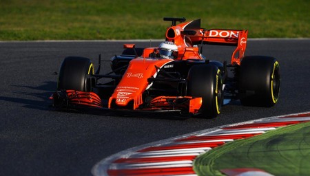 Fernando Alonso empieza la pretemporada con problemas en el McLaren MCL32
