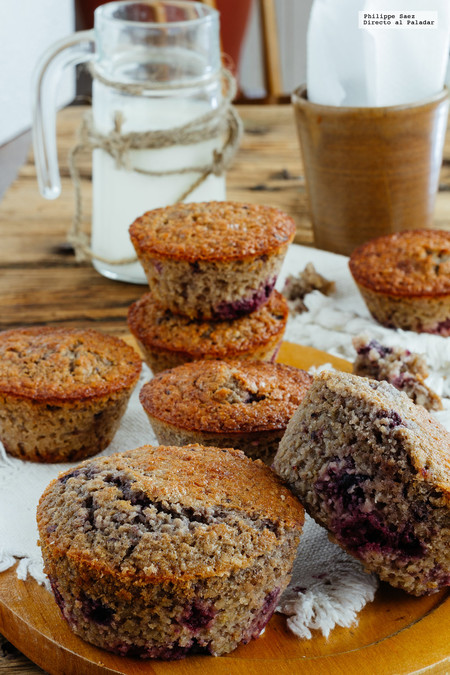 Muffins de avena y frutos rojos. Receta para desayuno o postre
