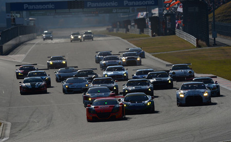 Nissan y McLaren ganan las dos carreras no puntuables del GT300 en Fuji