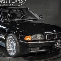 El BMW en el que Tupac Shakur fue tiroteado vuelve a la venta por 1,57 millones de euros, pero ahora sin agujeros de bala