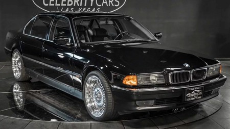 El BMW en el que Tupac Shakur fue tiroteado vuelve a la venta por 1,57 millones de euros, pero ahora sin agujeros de bala