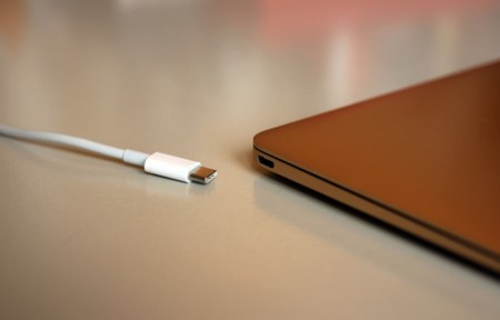 Apple comienza otro programa de reemplazo para algunos cables USB-C de los Macbook