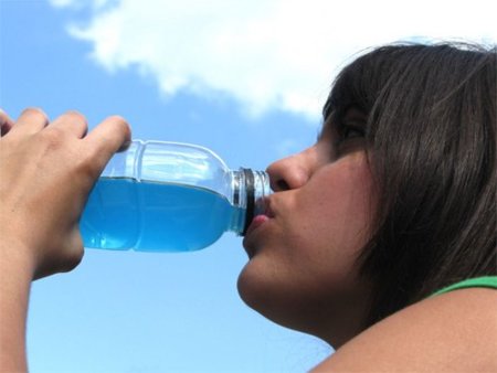 La importancia de saber diferenciar entre los distintos tipos de bebidas isotónicas